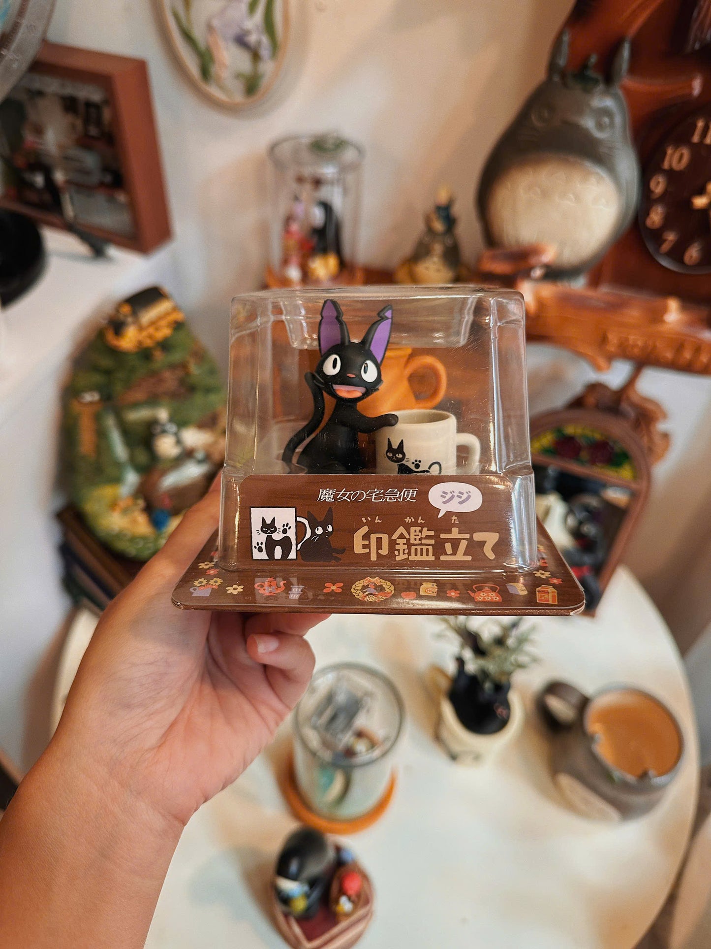 Jiji Stamp Holder
