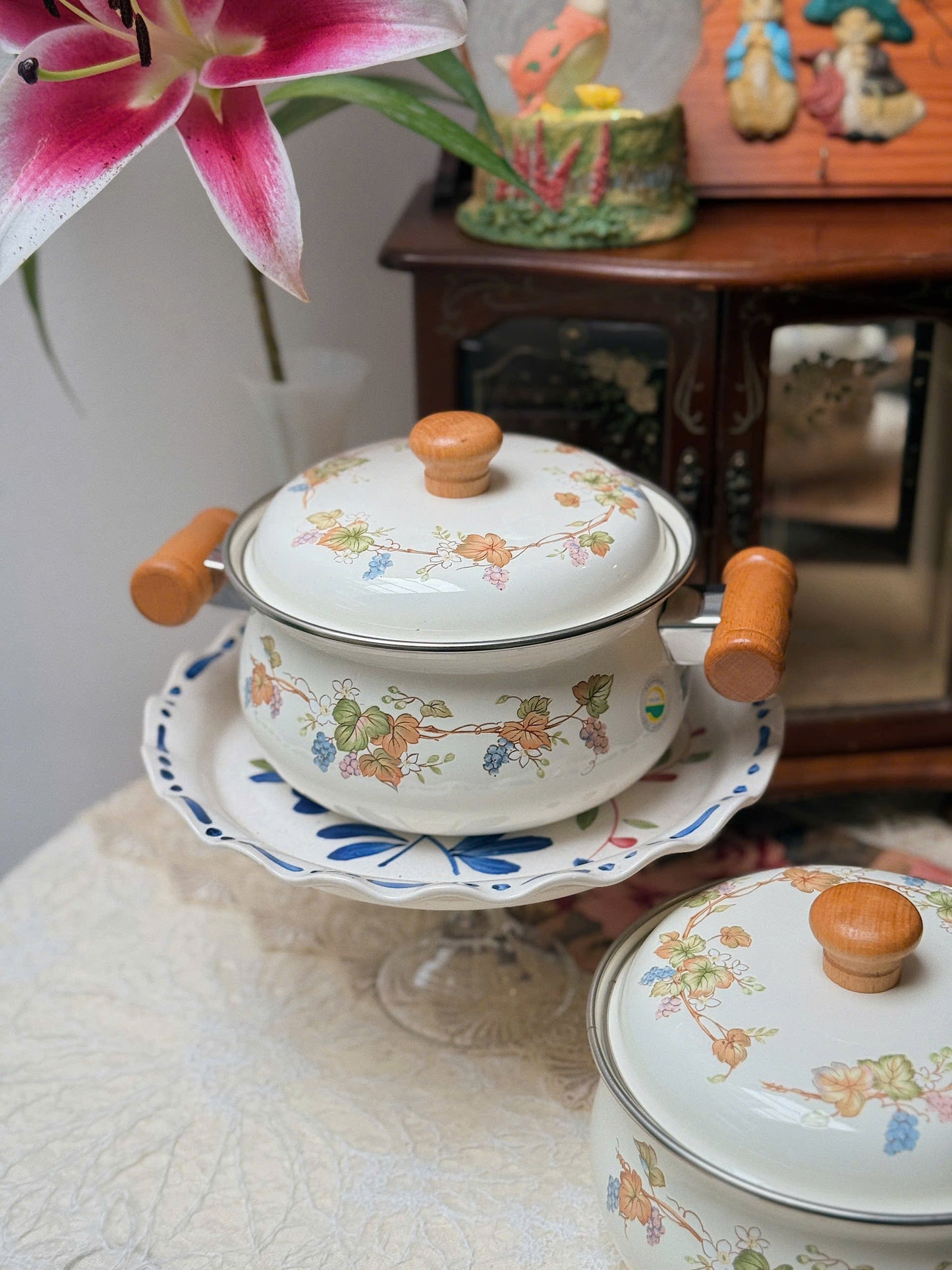 Grape Pattern Enamel Kitchenware Set