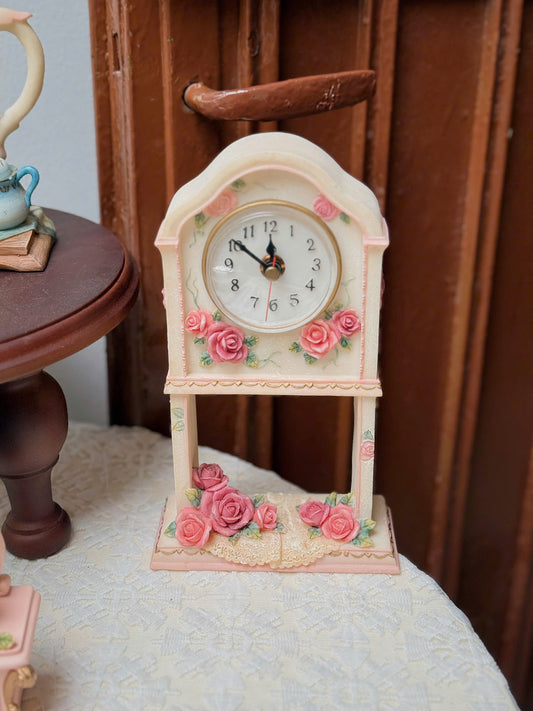 Elegant Vintage Rose Clock