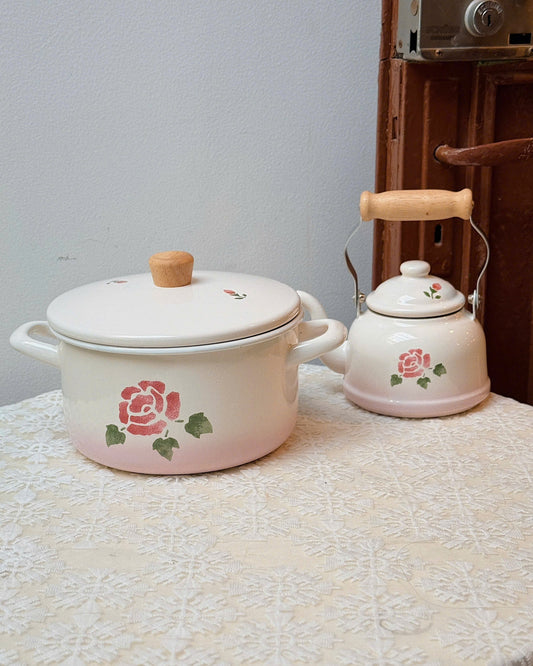 Many Rose Pattern Enamel Pot