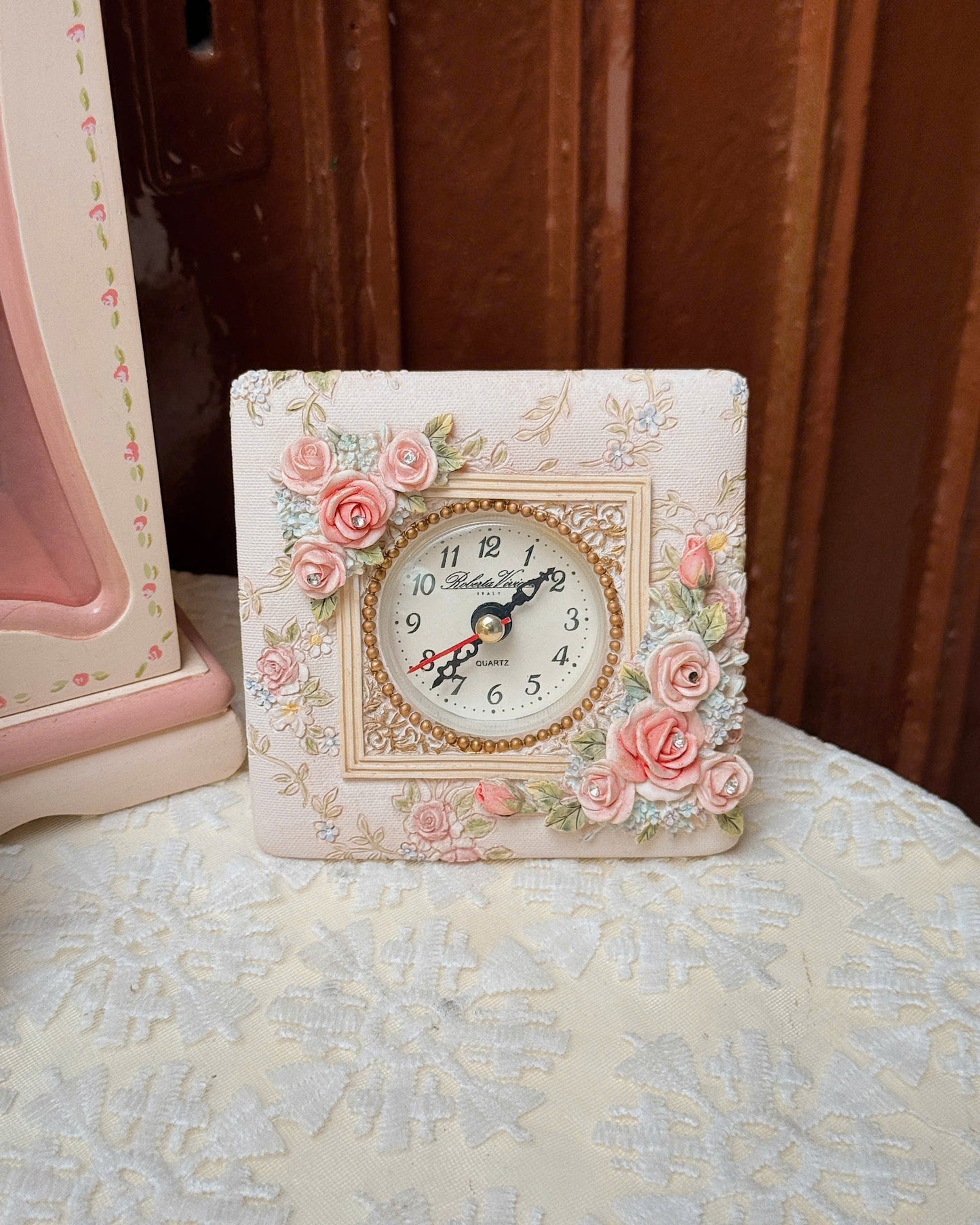Vintage Floral Pattern Table Clock