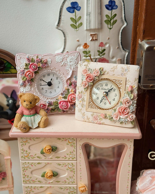 Vintage Floral Pattern Table Clock
