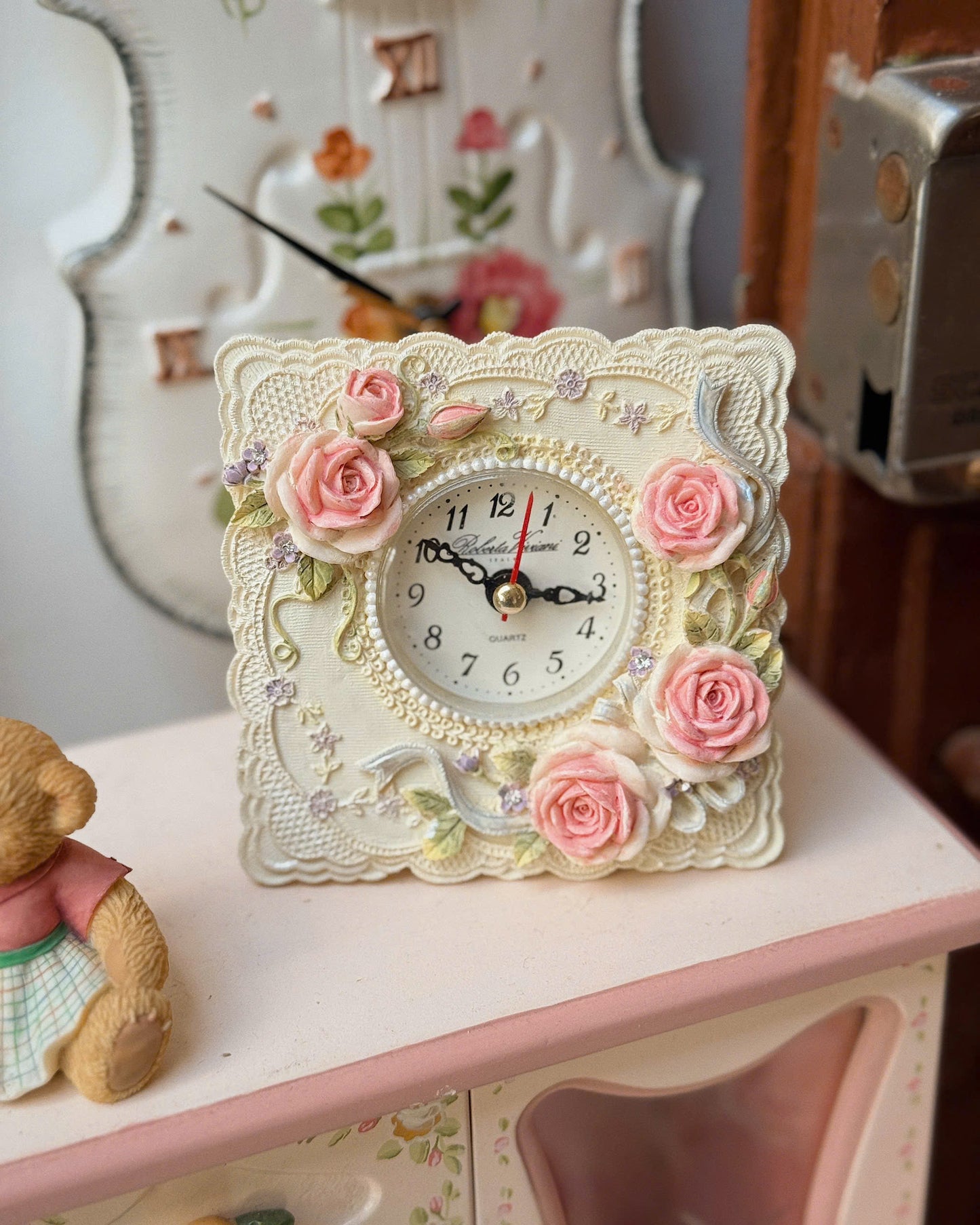 Vintage Floral Pattern Table Clock