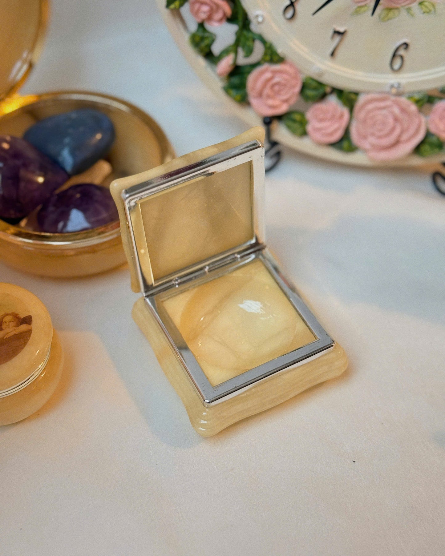 Alabaster Italy Jewelry Trinket Box Cherub Child Wing Gold Tone Trim Angel Read