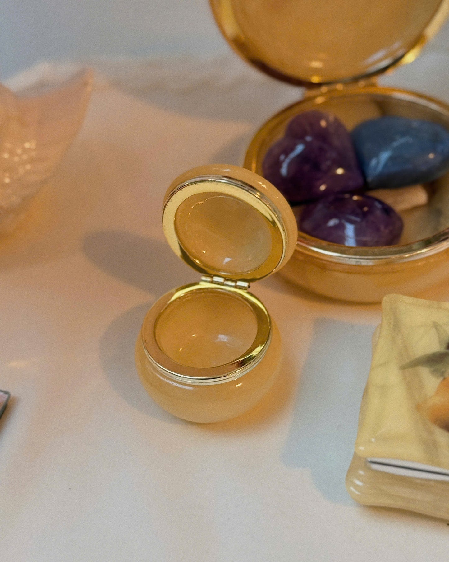 Alabaster Italy Jewelry Round Trinket Box Cherub Child Wing Gold Tone Trim Angel Read