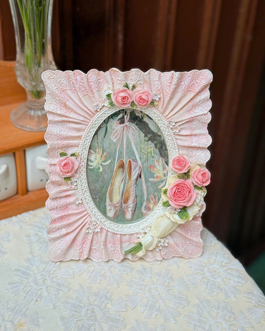 Vintage Roses Bouquet Pattern Frame