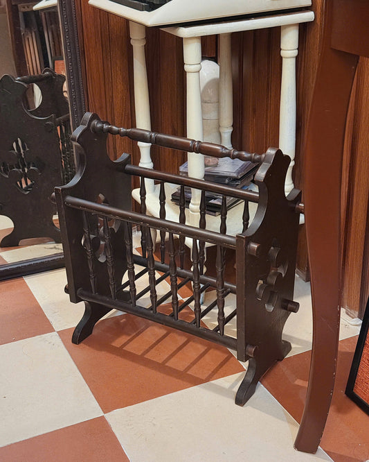 Classic-style Wooden Bookshelf