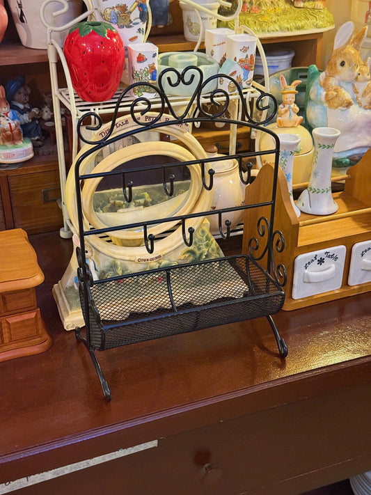 Antique-Style Metal Hanging Rack