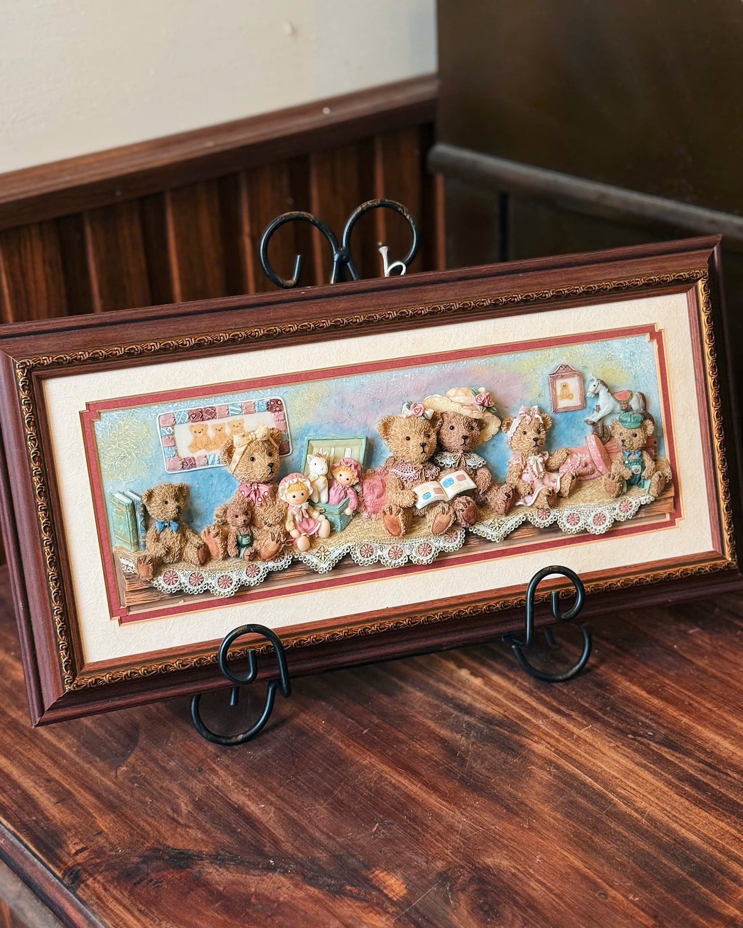 Floating-style Wall-mounted Bear Frame