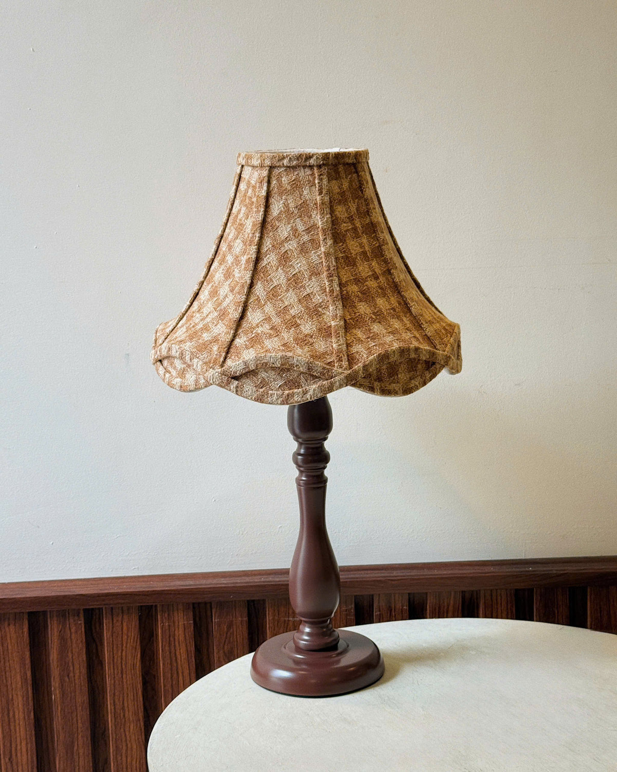 Vintage Scalloped Shade Lamp