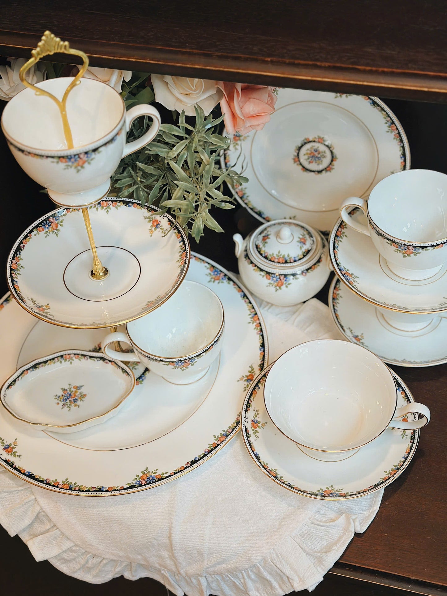 Set tiệc trà họa tiết viền hoa - WEDGWOOD OSBORNE ✨