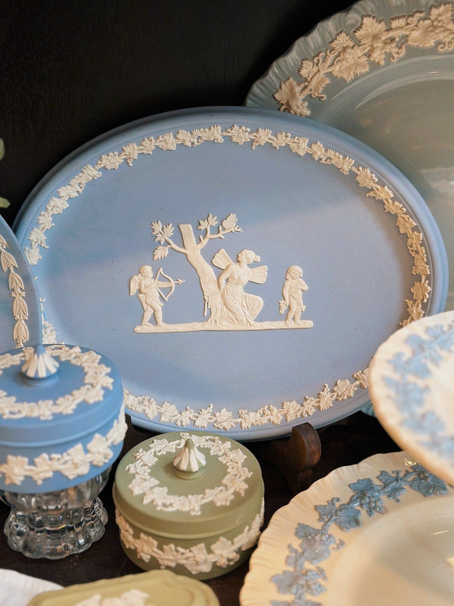 Bộ gốm WEDGWOOD JASPERWARE hoạ tiết vân nổi - BLUE & WHITE - GREEN & WHITE