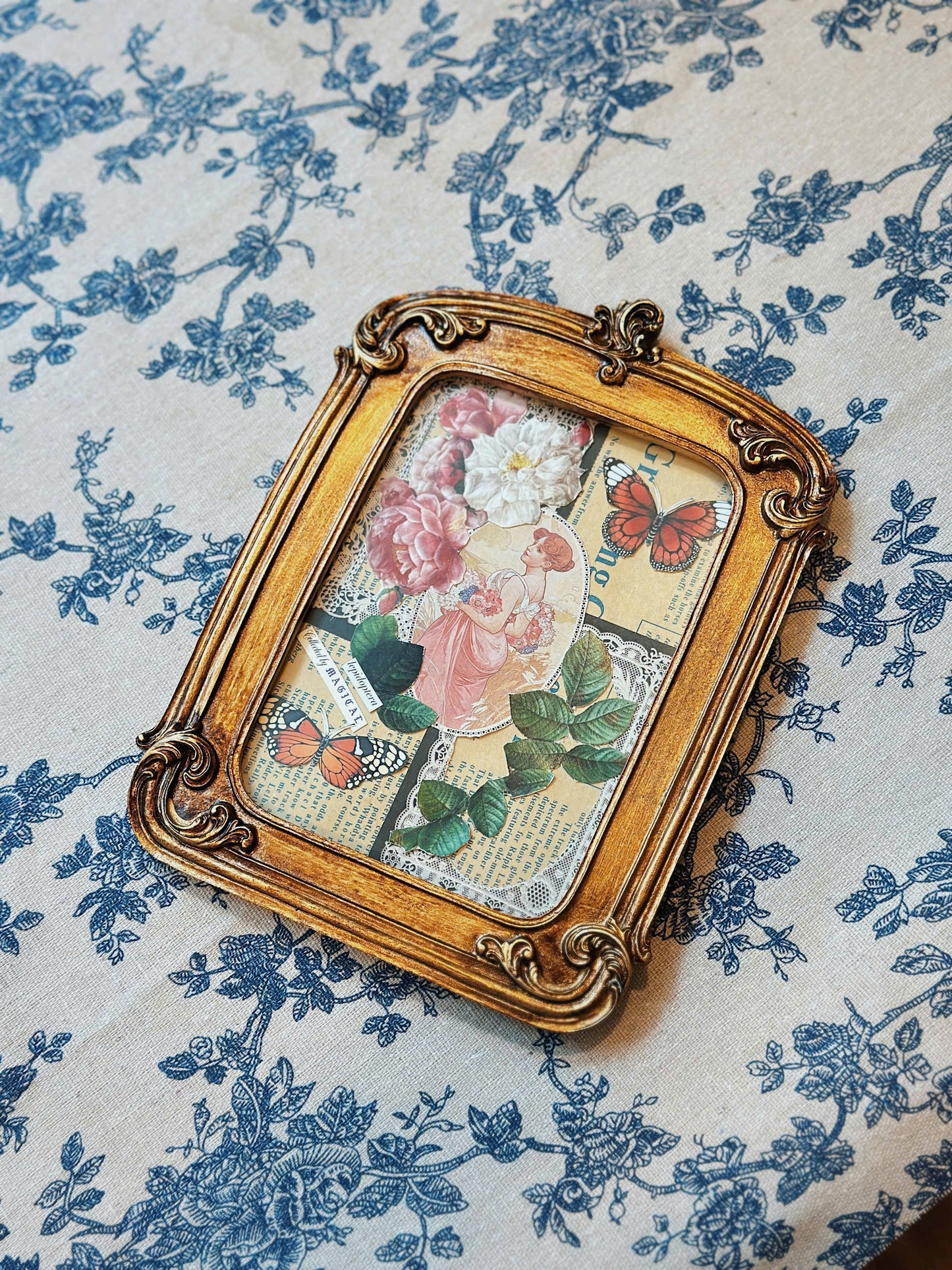 Khung tranh chữ nhật màu nâu trà cổ điển