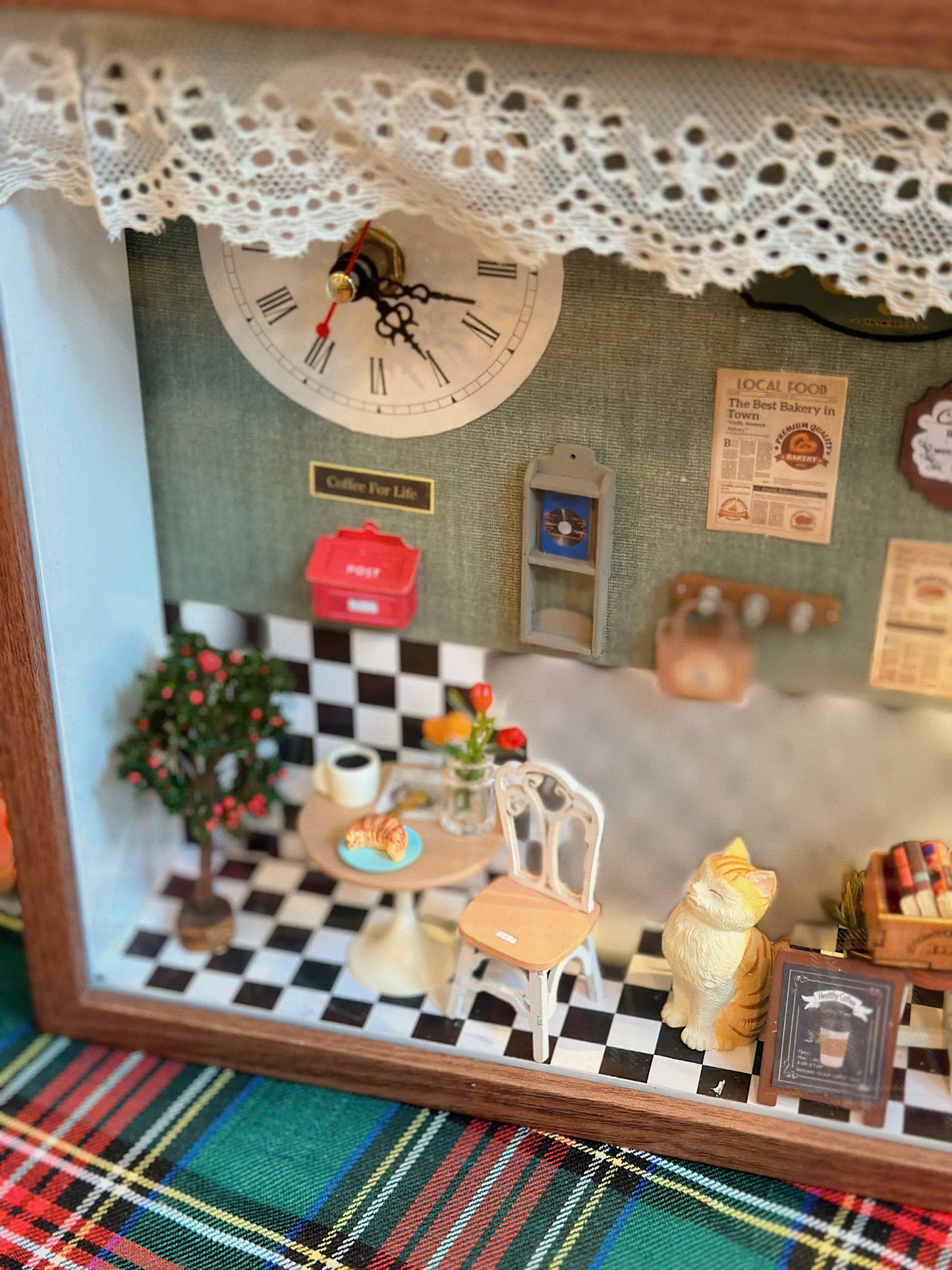 Miniature Roombox Watch - Coffee Shop 1