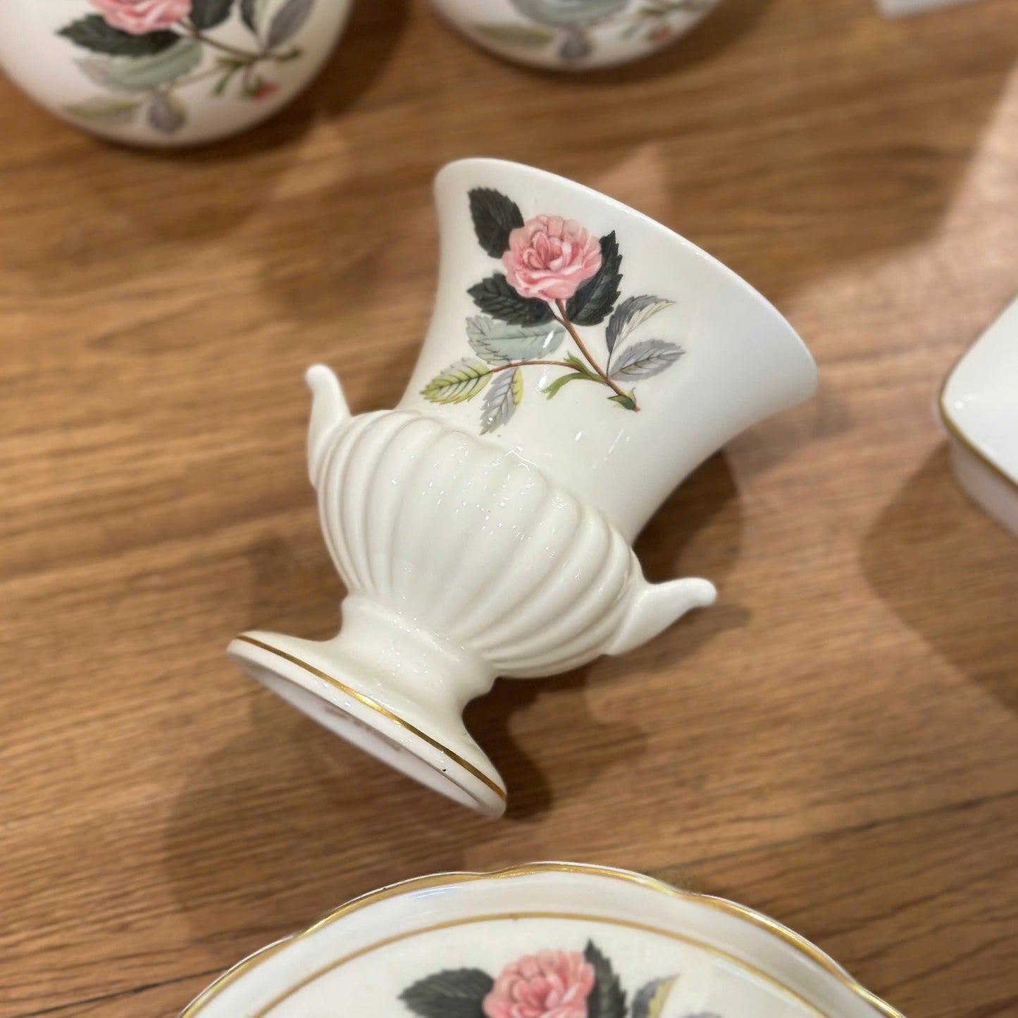 Set đồ sứ họa tiết hoa hồng sang trọng - WEDGWOOD HATHAWAY ROSE