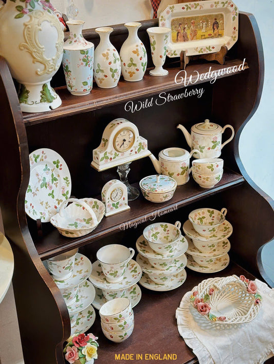 Set tiệc trà họa tiết dâu xinh xắn - Wedgwood Wild Strawberry