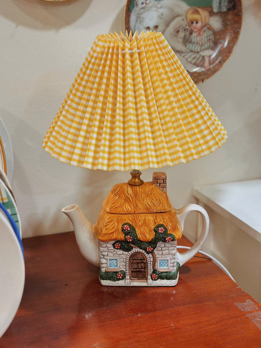 Vintage House Teapot Lamp