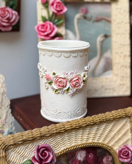 Elegant White Rose Pattern Pen Holder