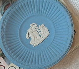 Bộ gốm WEDGWOOD JASPERWARE hoạ tiết vân nổi - BLUE & WHITE - GREEN & WHITE