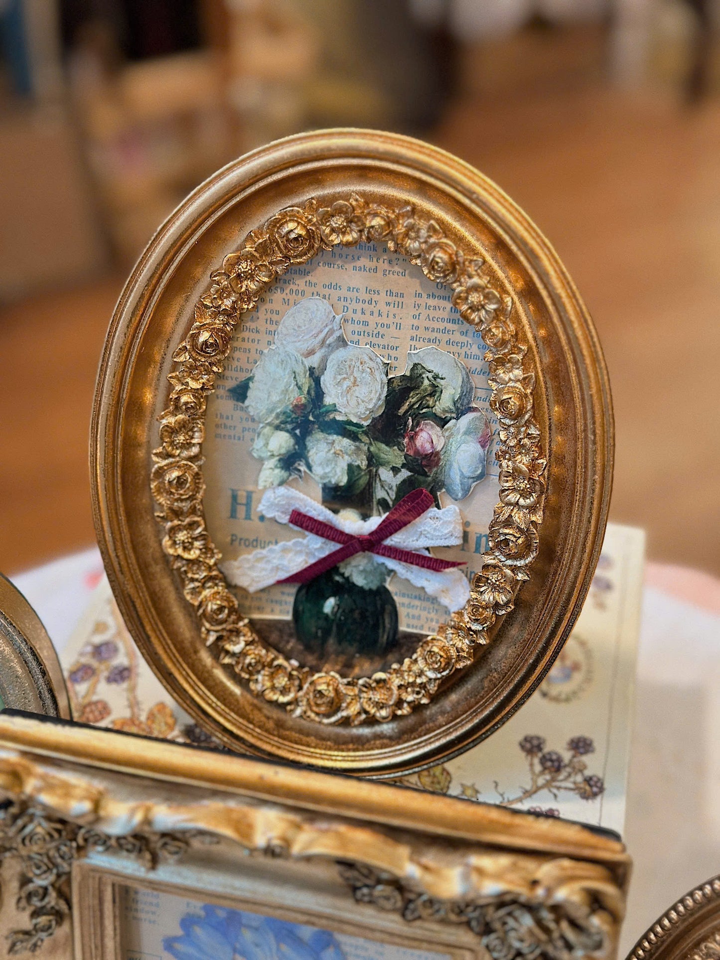 Vintage Style Oval Shaped Frame 03