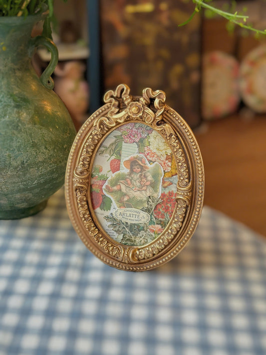 Vintage Style Oval Shape with 3D Bow Frame