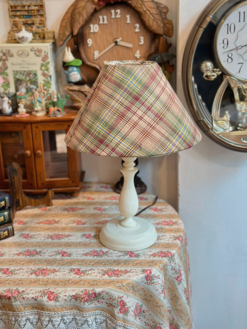 Vintage Creamy White Wooden Lamp