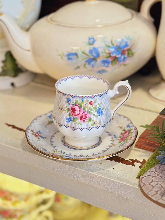 Bộ tách trà hoa họa tiết cổ điển - Royal Albert