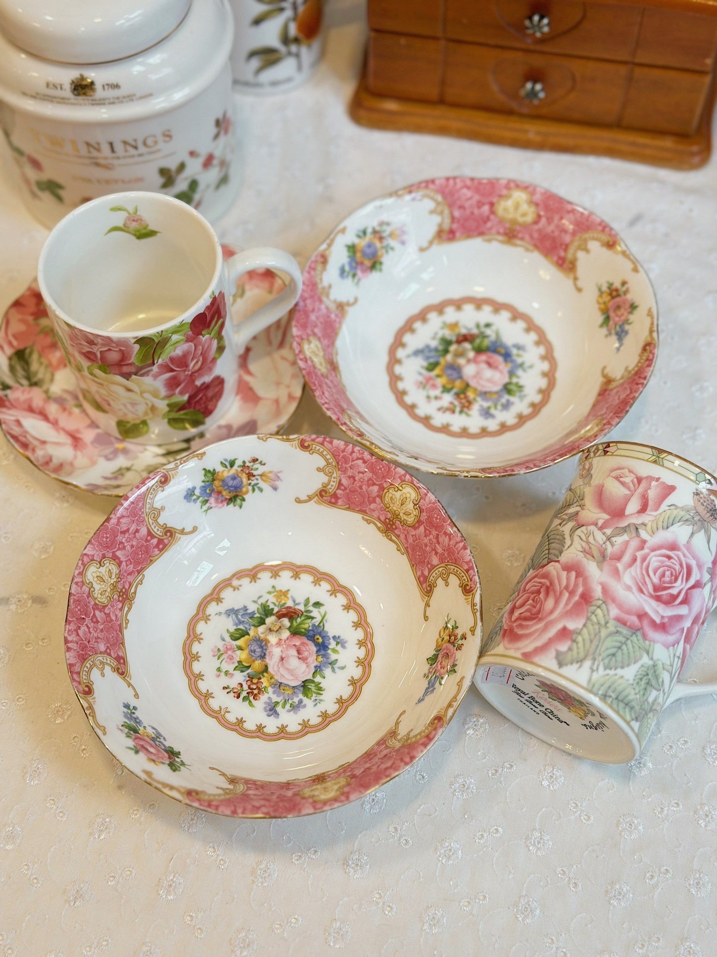 Bộ tách trà, hũ, tô, dĩa hoạ tiết hoa Lady Carlyle của hãng Royal Albert 🌸
