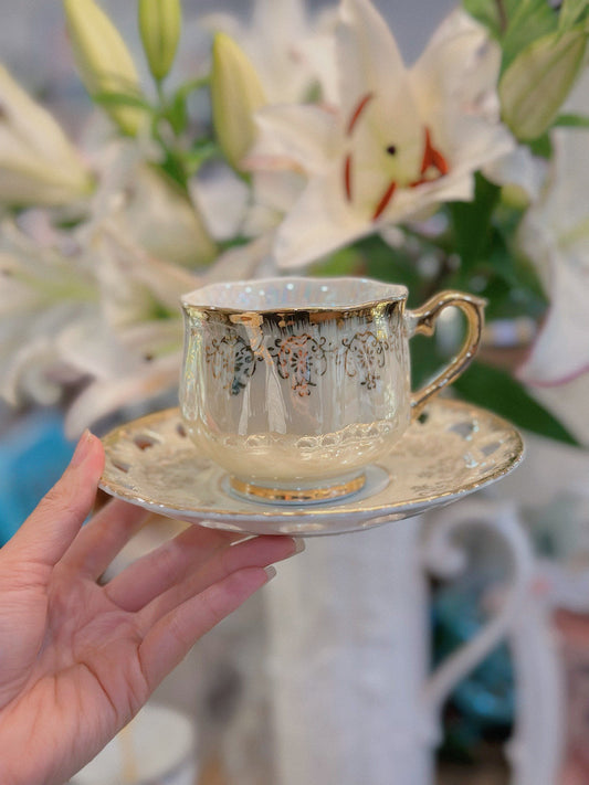 Vintage Tea Cup & Saucer ✨