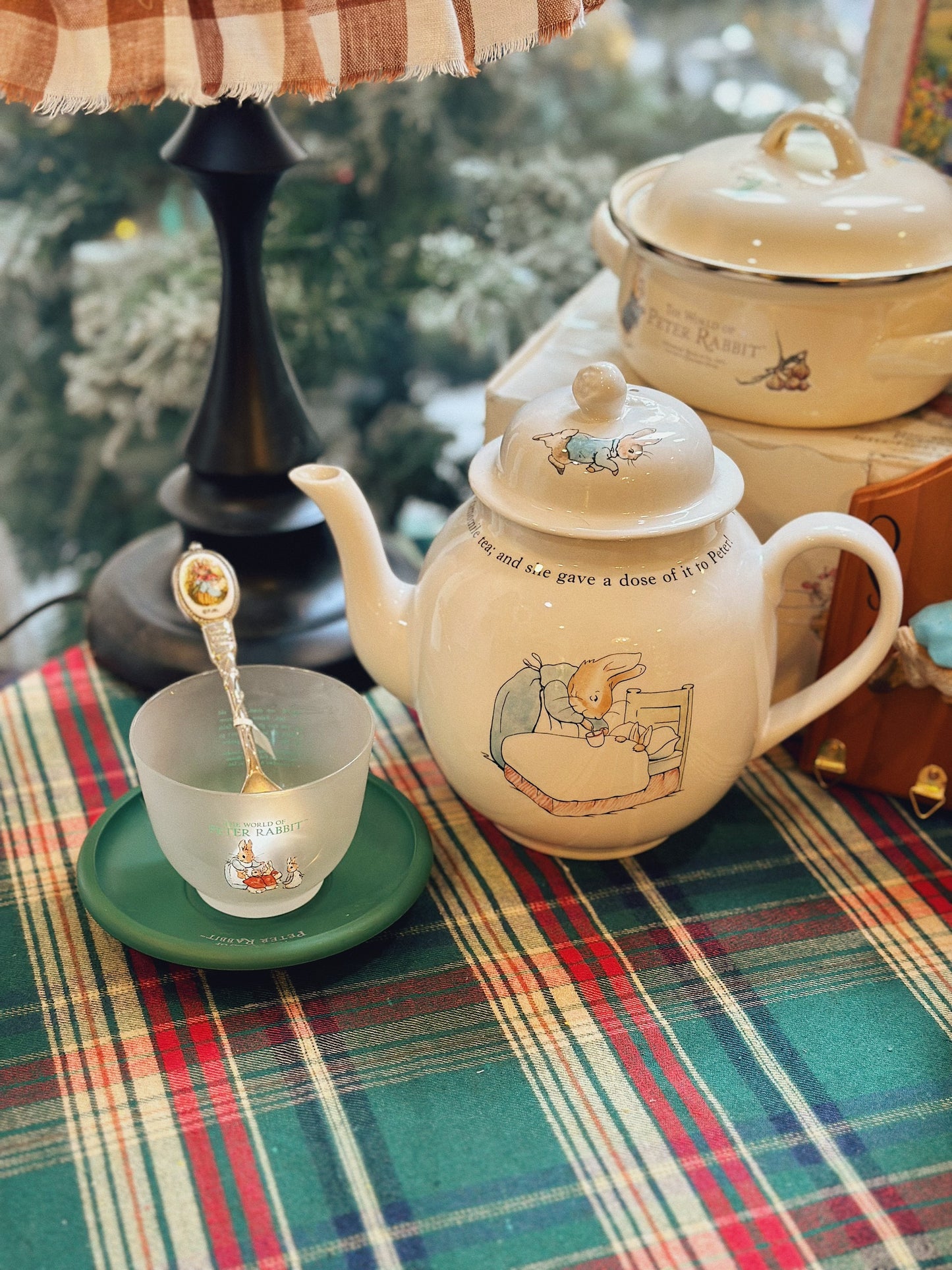 Bộ tách trà, ấm, khay bánh họa tiết Peter Rabbit - Wedgwood✨