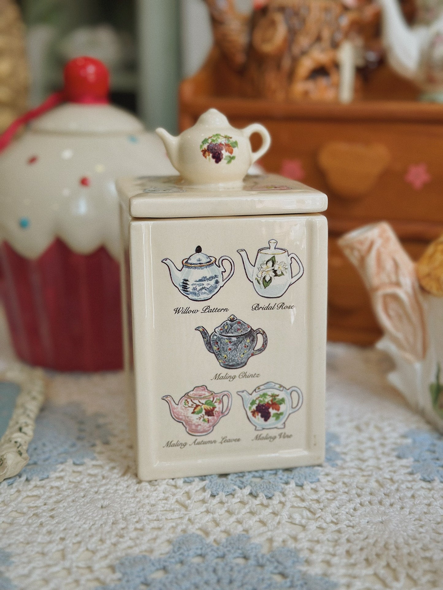 Hũ đựng trà, bánh kẹo hoạ tiết ấm trà  sang trọng - Ringtons Heritage Collection