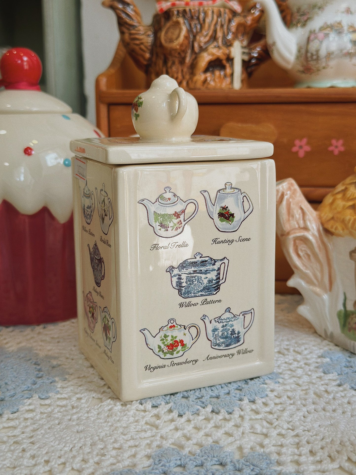 Hũ đựng trà, bánh kẹo hoạ tiết ấm trà  sang trọng - Ringtons Heritage Collection