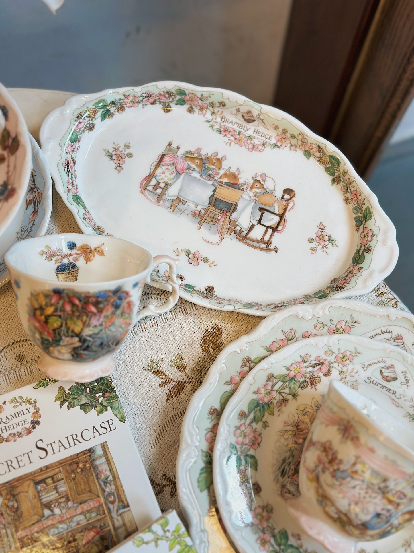 Set tách trà, dĩa và cốc Brambly Hedge bốn mùa - Royal Doulton 🐭✨