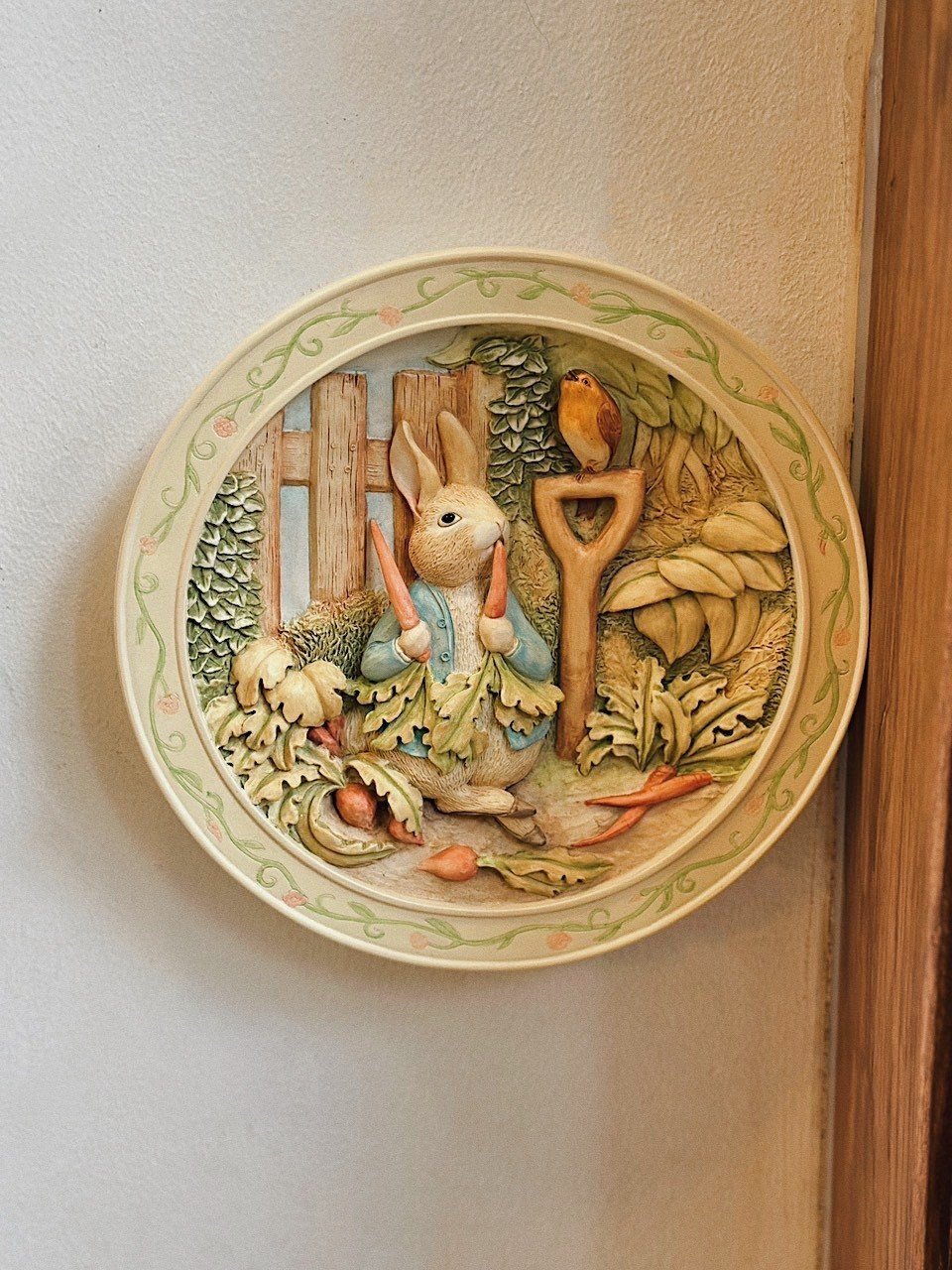 Tranh nổi treo tường phiên bản giới hạn họa tiết Peter Rabbit xinh xắn - Davenport Pottery ✨