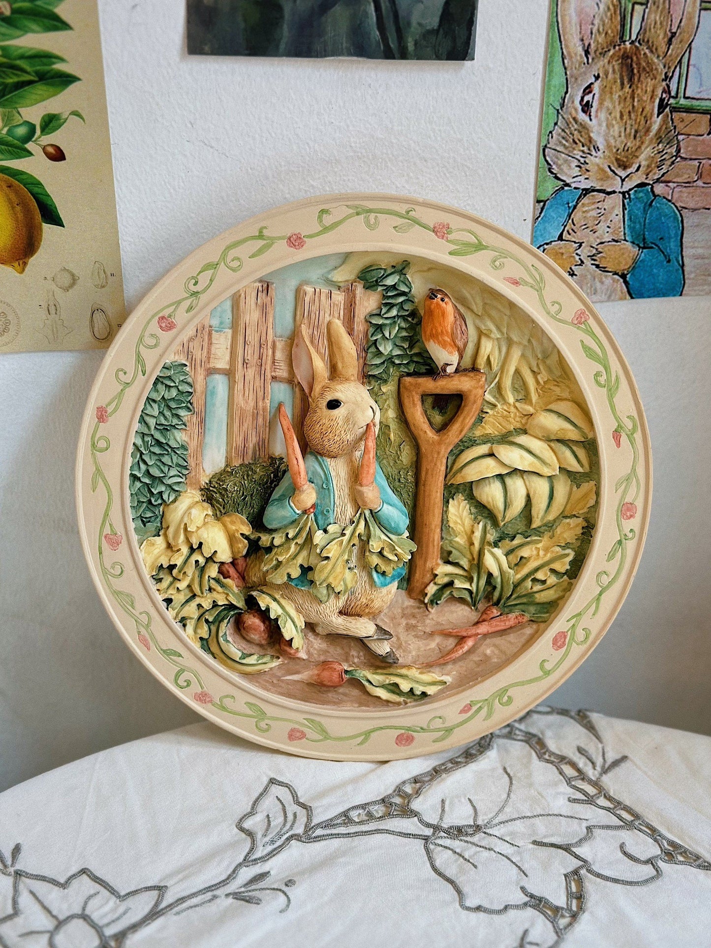 Tranh nổi treo tường phiên bản giới hạn họa tiết Peter Rabbit xinh xắn - Davenport Pottery ✨