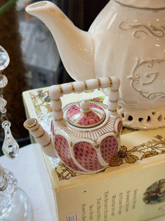 Ấm trà thu nhỏ - Miniature Teapot - Porcelain Art