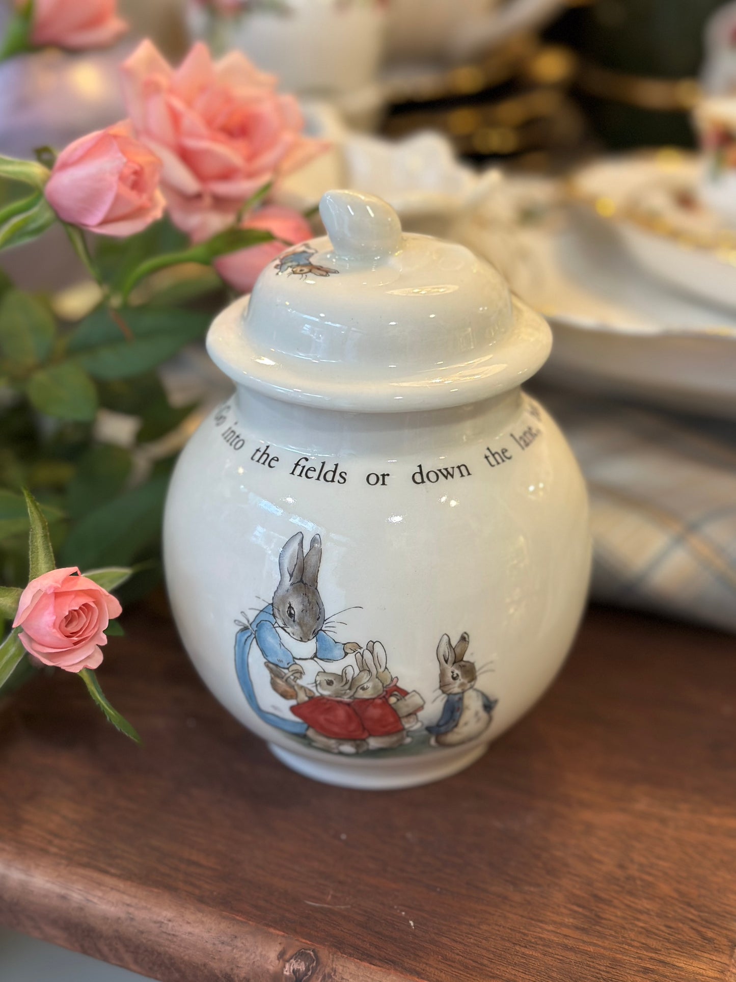 Bộ tách trà, ấm, khay bánh họa tiết Peter Rabbit - Wedgwood✨