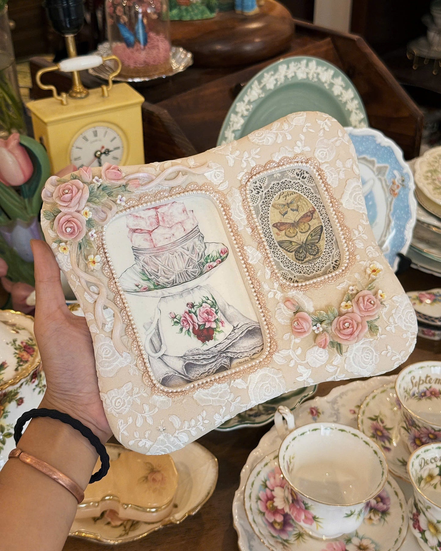 Vintage Lace Rosie Frame