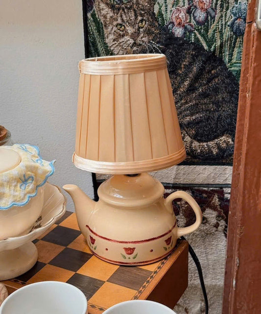 Tea & Tulips Lamp